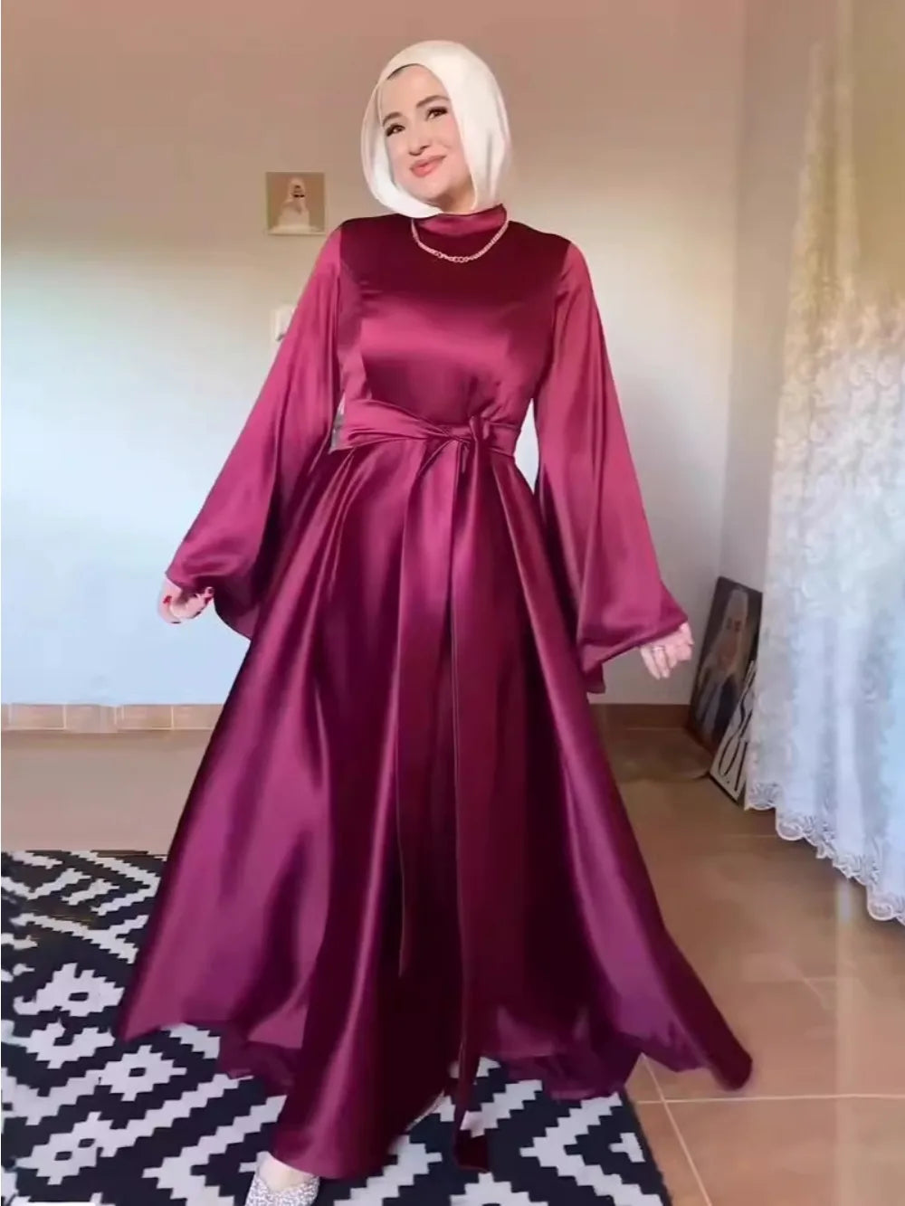 Dubai Style Abaya – Elegant Flared Sleeves & Belted Waist