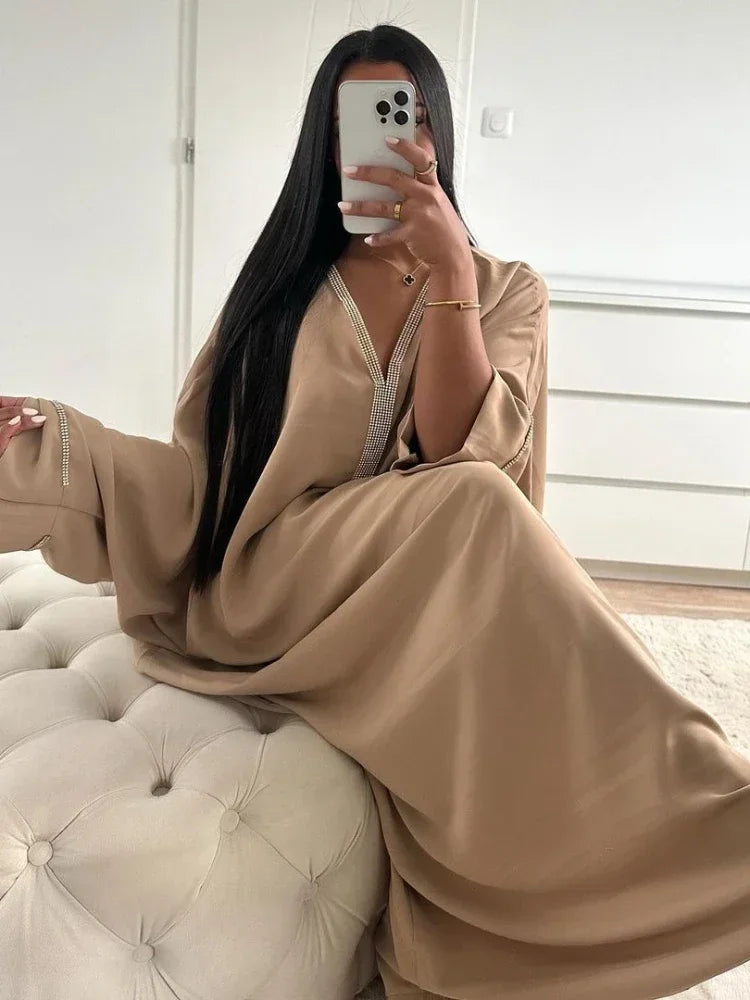 V-Neck Abaya – Soft & Chic